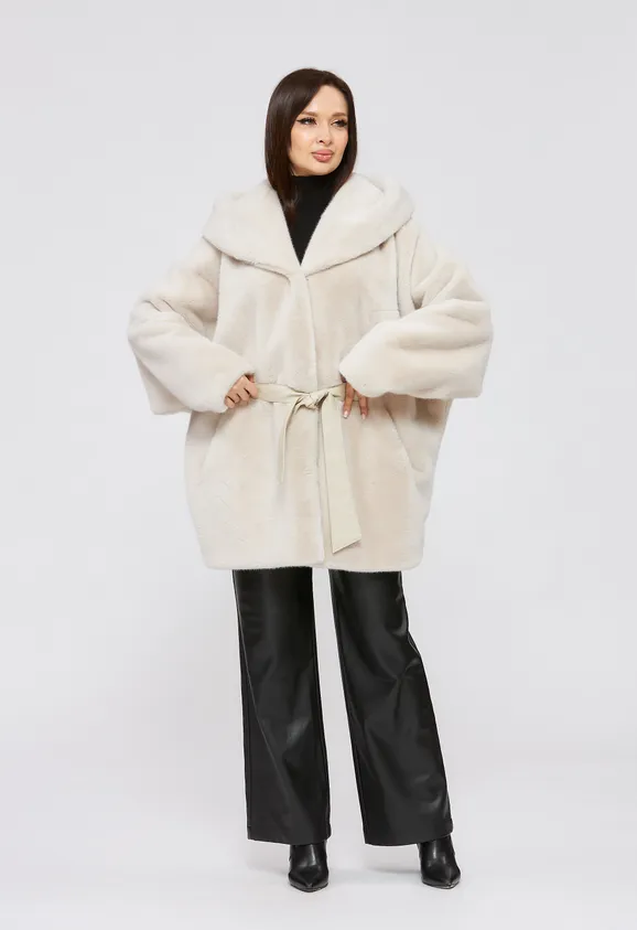 Фото Шуба из эко норки цвета жемчуг с капюшоном - 1