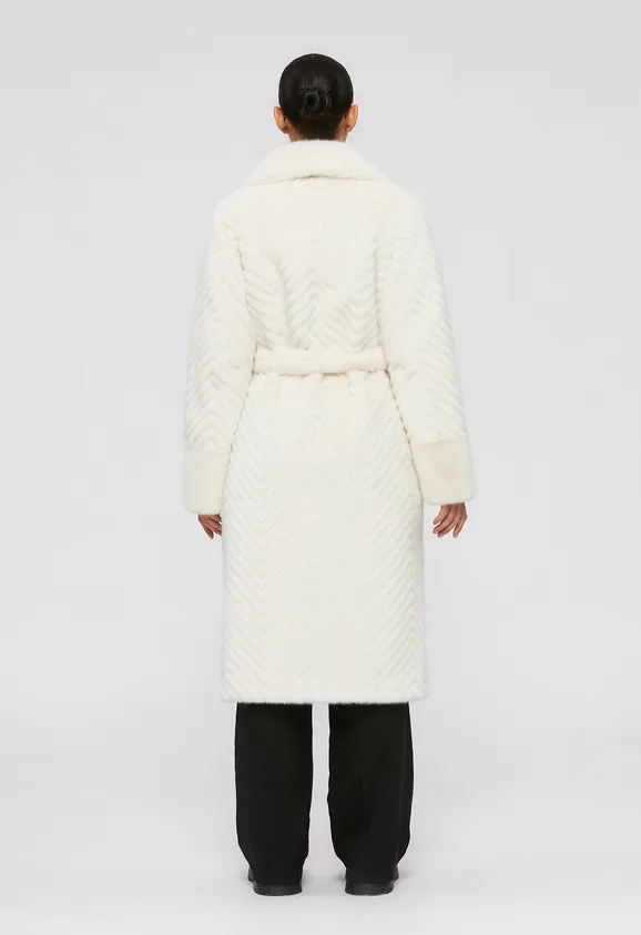 Фото Шуба из эко норки белая с английским воротником - 8