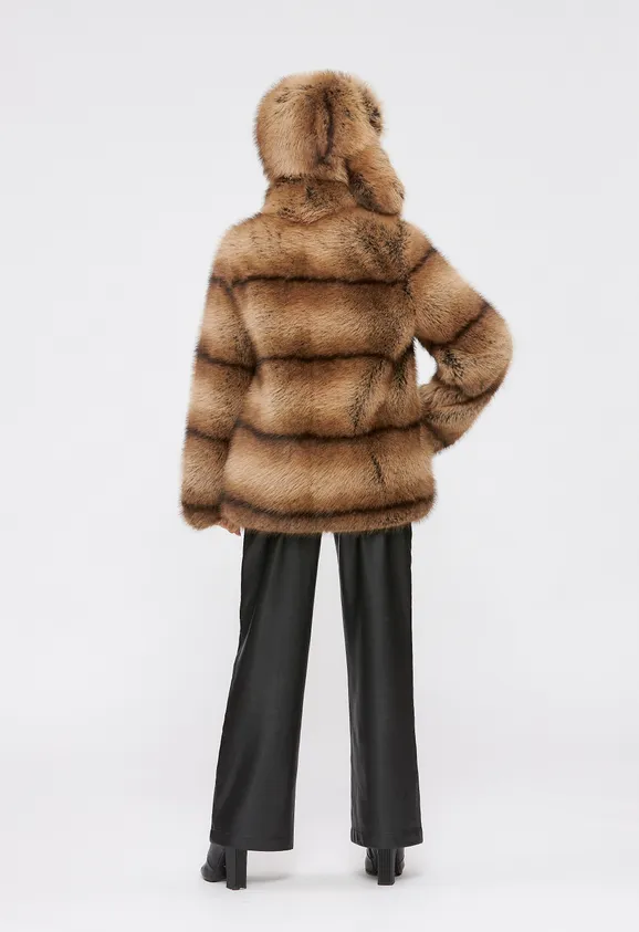 Фото Шуба из эко енота с воротником стойка - 7