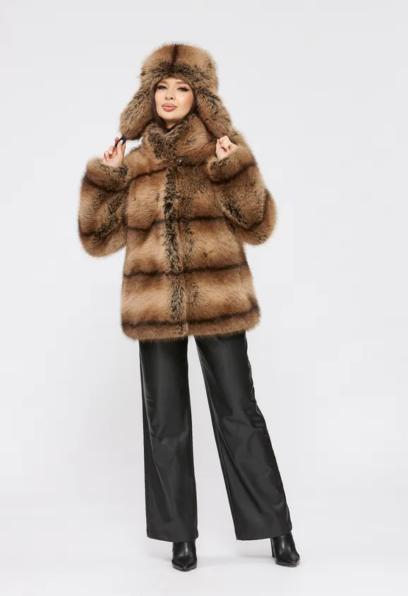 Фото Шуба из эко енота с воротником стойка - 1
