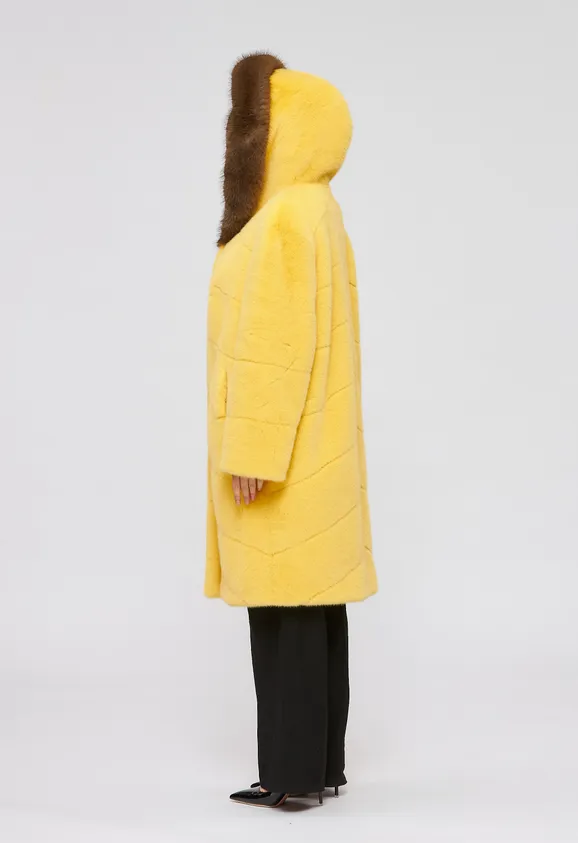Фото Шуба из эко норки желтая с капюшоном из эко соболя - 8
