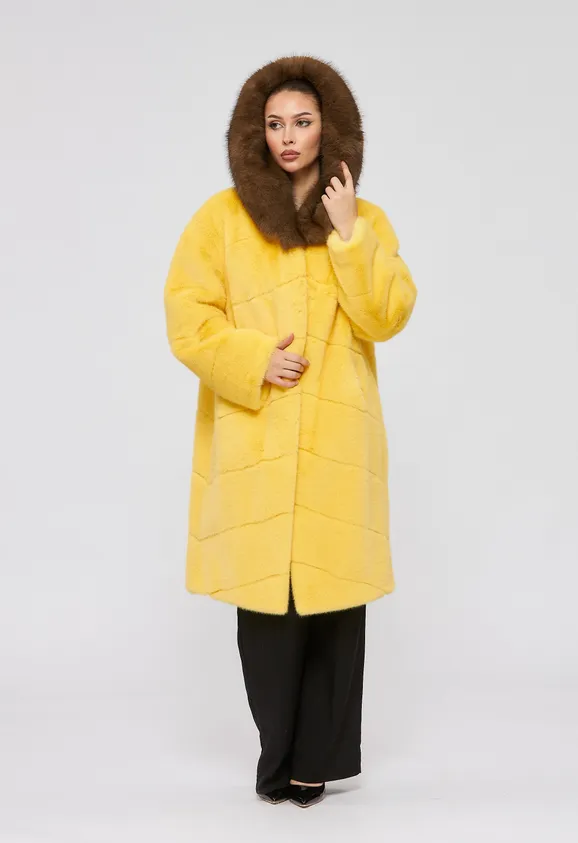 Фото Шуба из эко норки желтая с капюшоном из эко соболя - 1