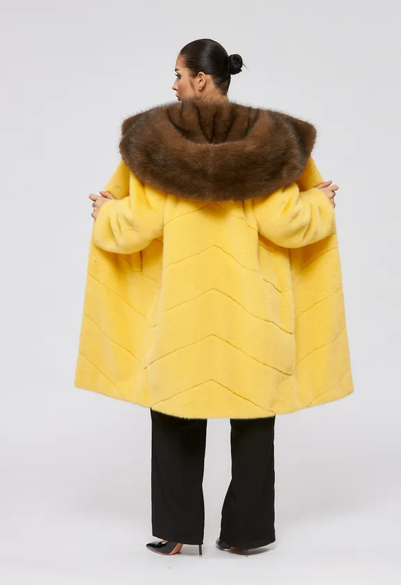 Фото Шуба из эко норки желтая с капюшоном из эко соболя - 7