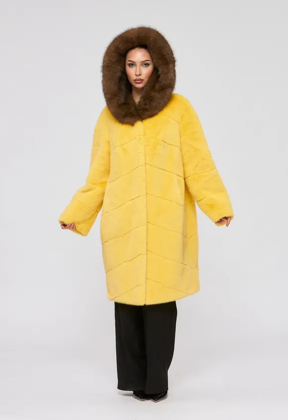 Фото Шуба из эко норки желтая с капюшоном из эко соболя - 2