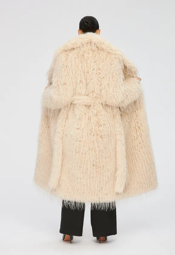 Фото Шуба из эко страуса бежевая с английским воротником - 8