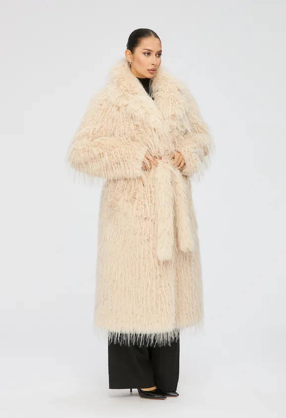 Фото Шуба из эко страуса бежевая с английским воротником - 1