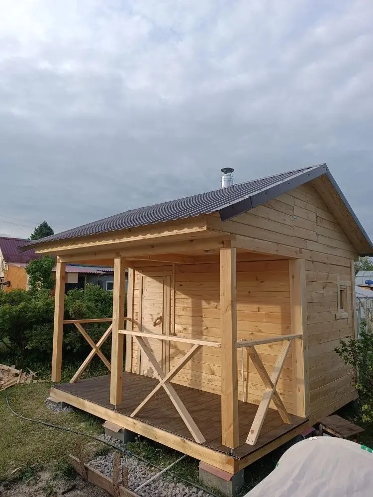 Баня из строганного бруса 2×3,5 м с террасой