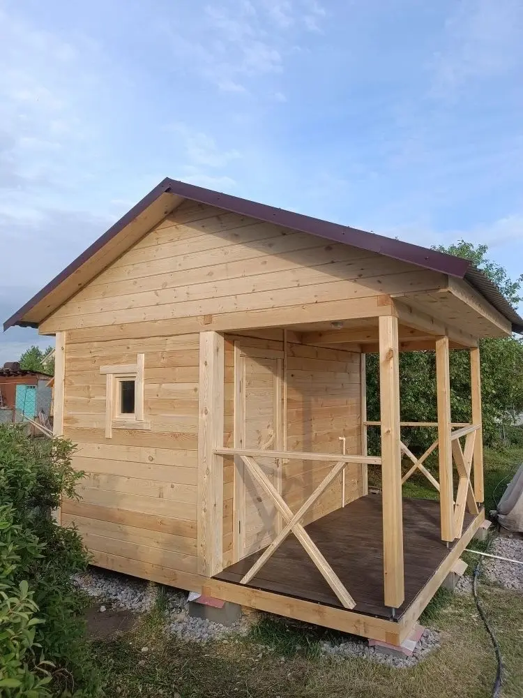 Баня из строганного бруса 2×3,5 м с террасой