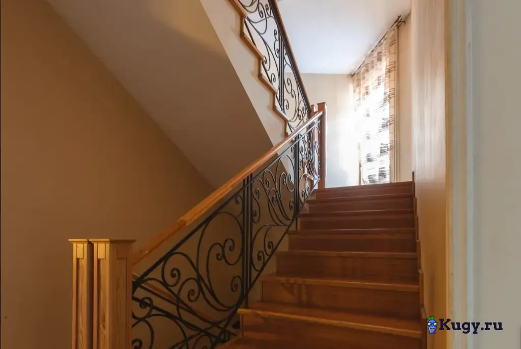 5- ти комнатная квартира с гаражом и собственной территорией.