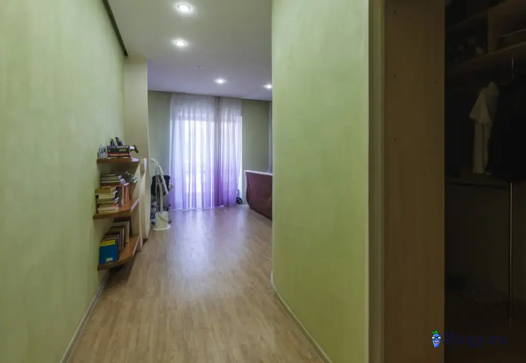 5- ти комнатная квартира с гаражом и собственной территорией.