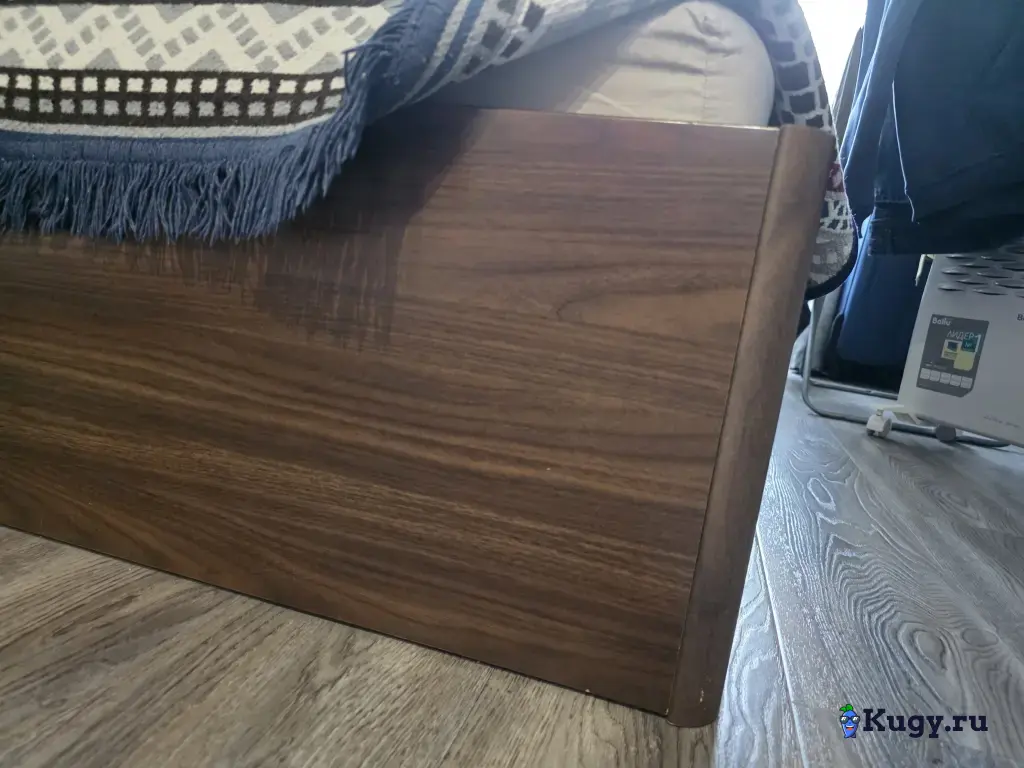 Двуспальная кровать с матрасом