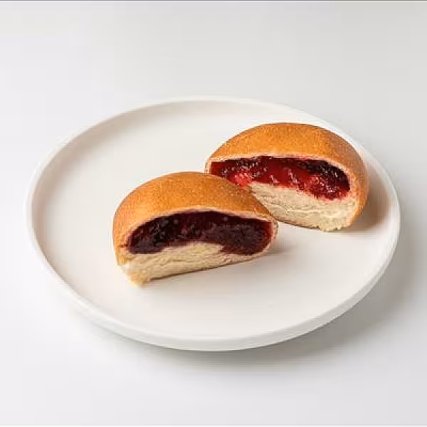 Пирожок с клубникой