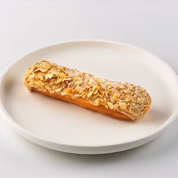 Эклер миндальный