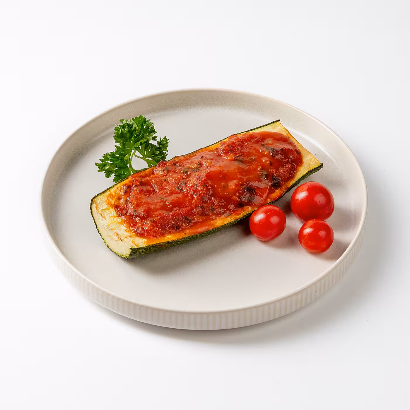 Цукини с рисом, овощами и соусом наполи
