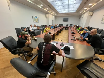 Брифинг и переезд в Грузию