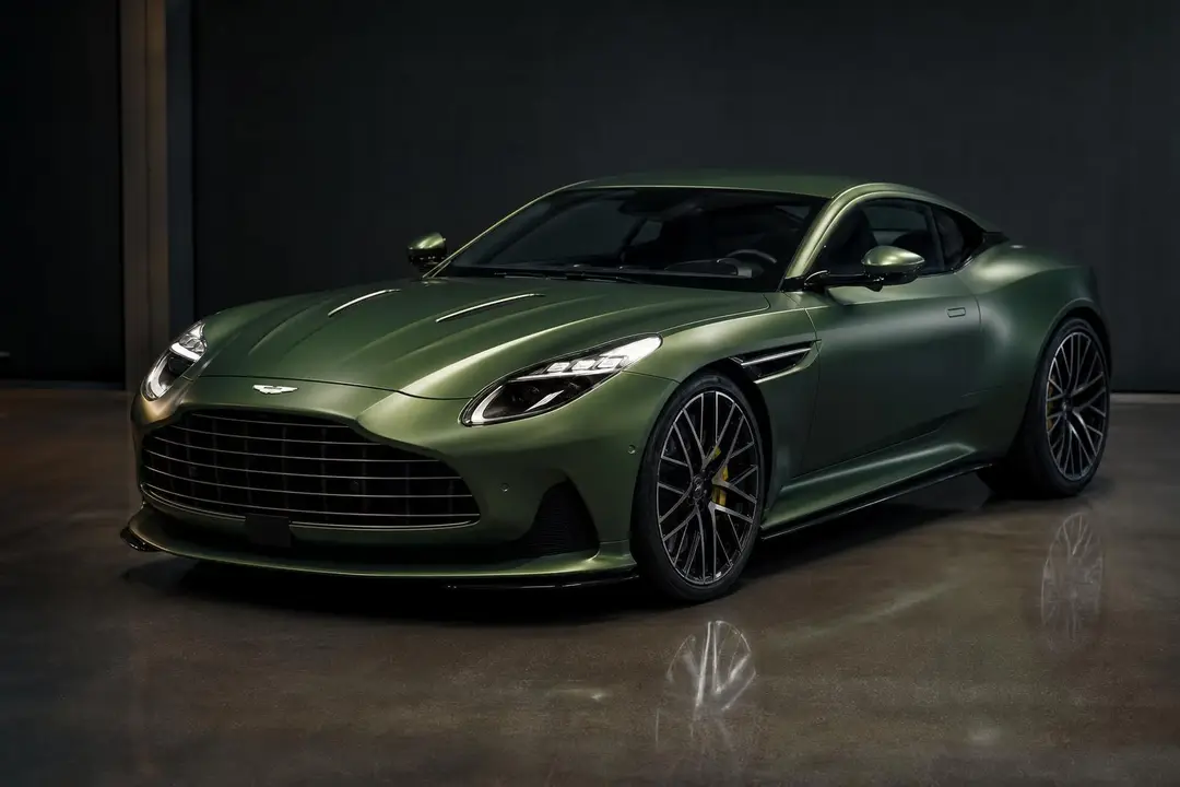 Aston Martin DB12 — Матовое / специальное покрытие · Q Satin Green