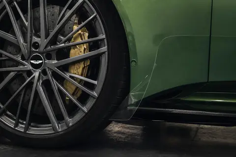 Aston Martin DB12 — кадр 6