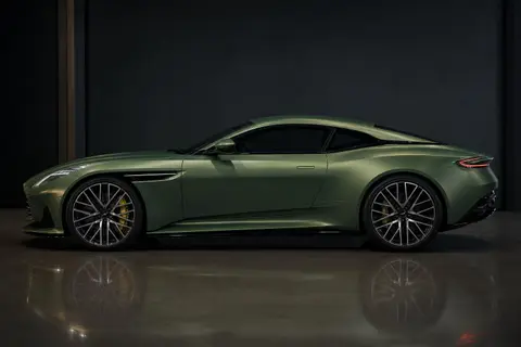 Aston Martin DB12 — кадр 4