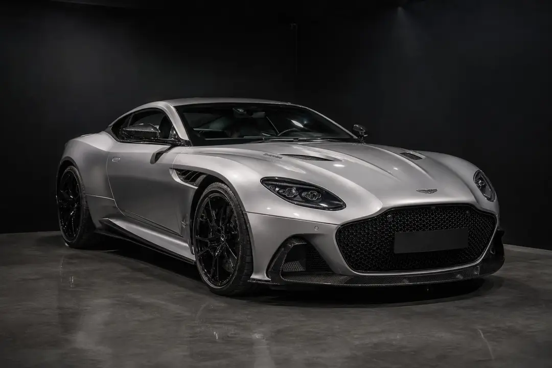 Aston Martin DBS 770 Ultimate — Полная оклейка кузова · Titanium Silver