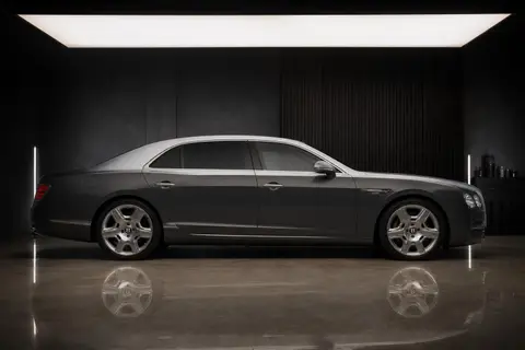 Bentley Flying Spur Mulliner — кадр 4