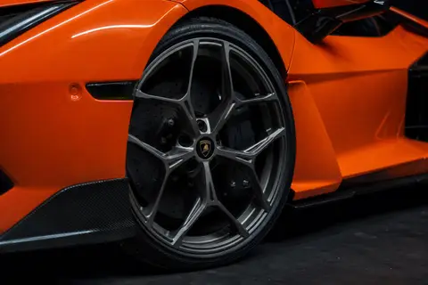 Lamborghini Revuelto — кадр 6
