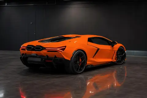 Lamborghini Revuelto — кадр 5