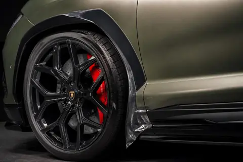Lamborghini Urus Performante — кадр 6