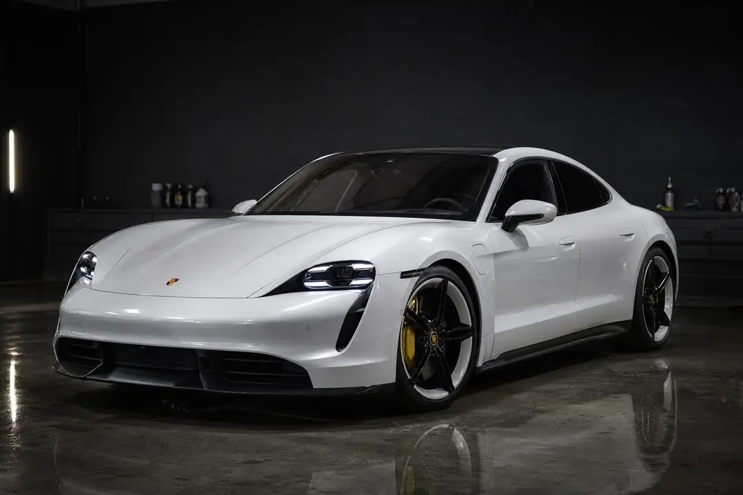 Porsche Taycan Turbo S — Полная оклейка кузова · Carrara White