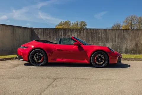 Porsche 911 Carrera 4 GTS Cabriolet — кадр 4