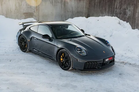 Porsche 911 Carrera 4 GTS Coupe — кадр 4