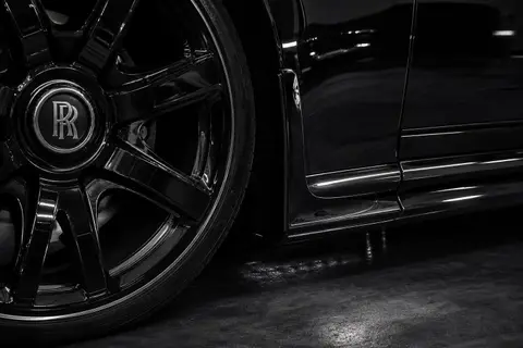 Rolls-Royce Cullinan Black Badge — кадр 6