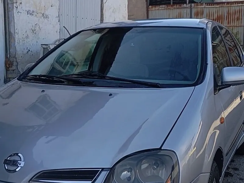 Nissan Almera Tino