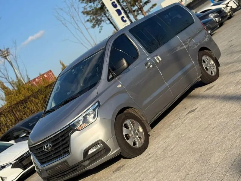 Hyundai Starex