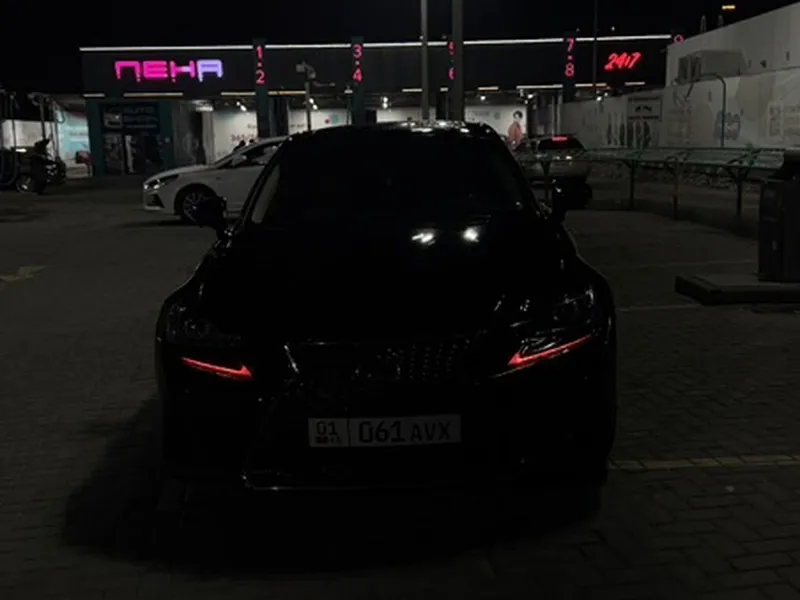Lexus IS