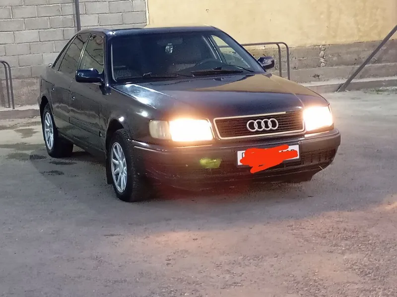Audi 100