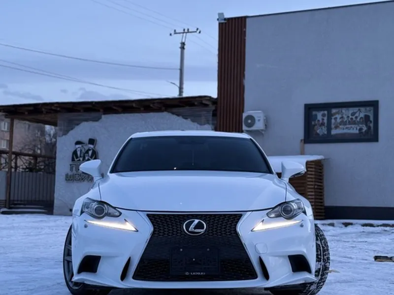 Lexus IS
