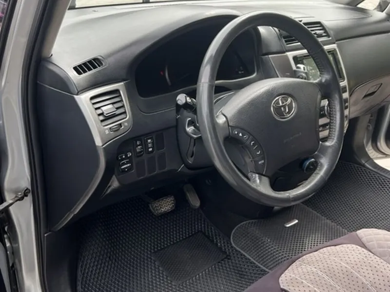 Toyota Avensis Verso