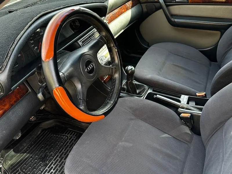 Audi 100