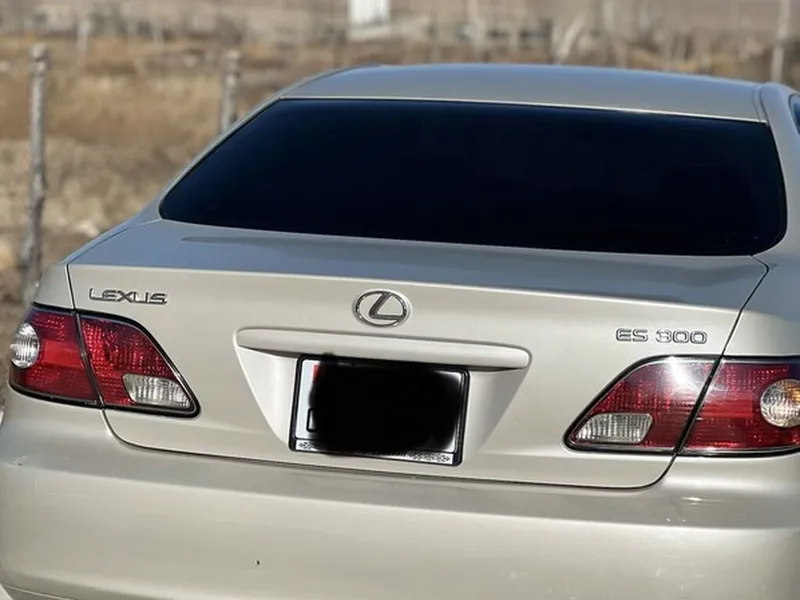 Lexus ES