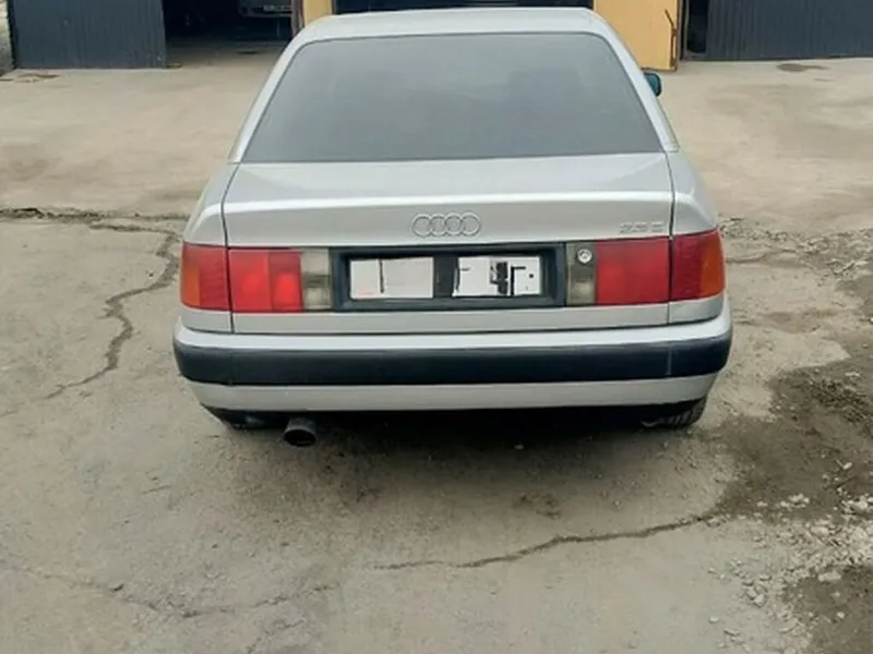 Audi 100