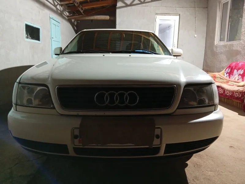 Audi 100