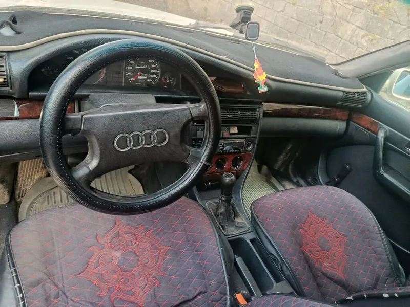 Audi 100