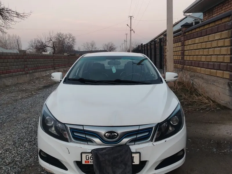 BYD E5