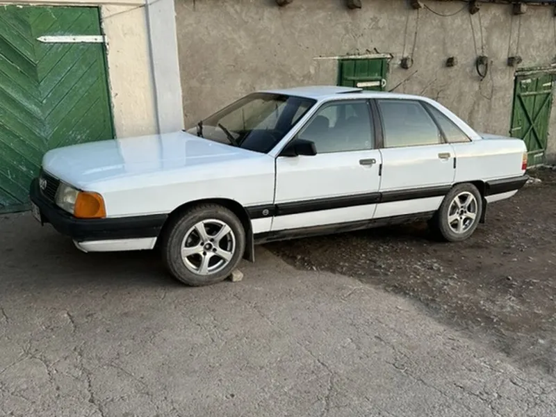 Audi 100