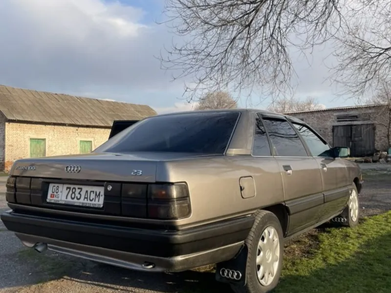 Audi 100