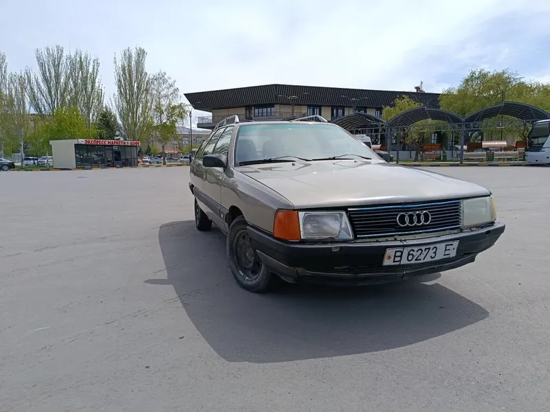 Audi 100