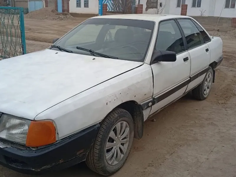 Audi 100