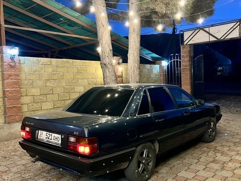 Audi 100
