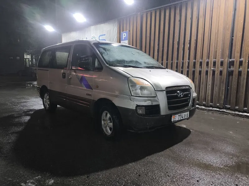 Hyundai Starex