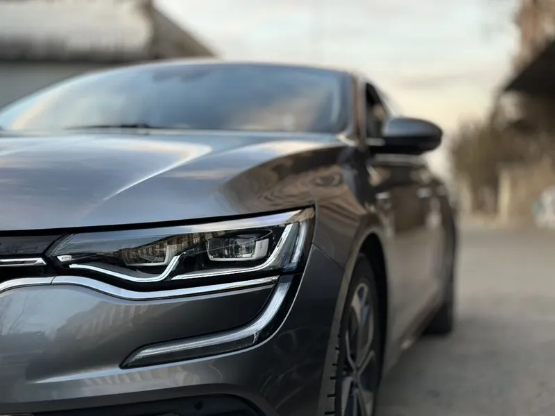 Renault SM6